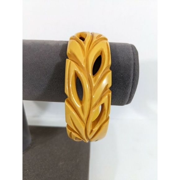 Carved Pierced Creamed Corn Yellow Bakelite Bangle True Vintage - Picture 8 of 10